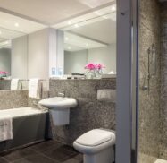 Suite bathroom