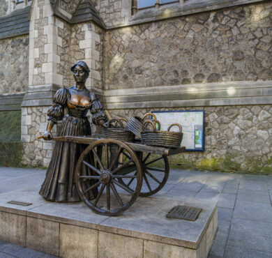 Molly Malone Statue, Suffolk St, Dublin City_master